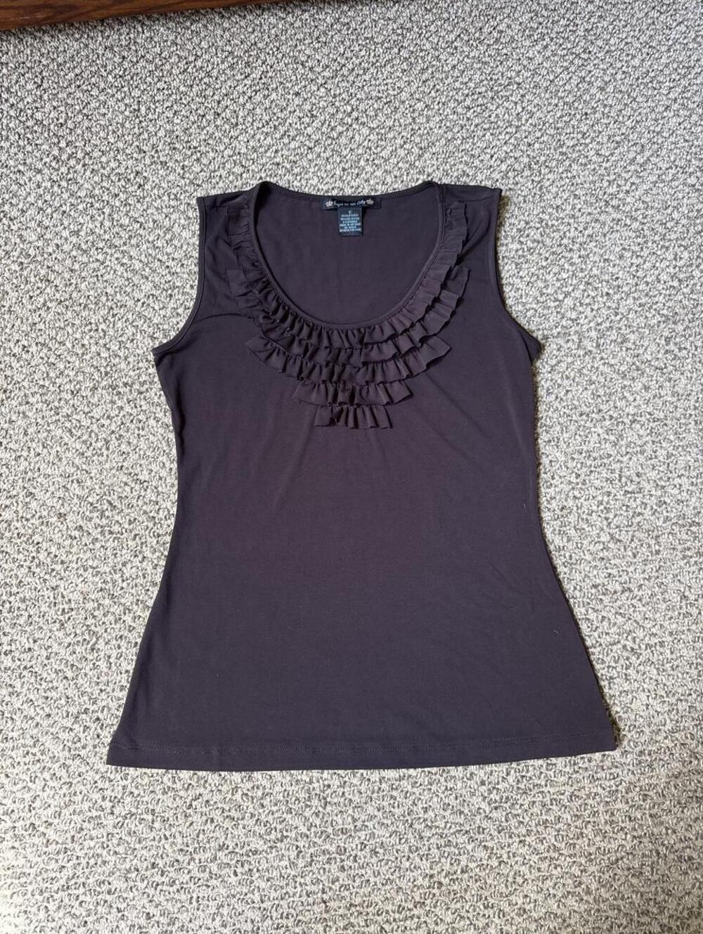 Brown vintage y2k  tank top with ruffled neckline